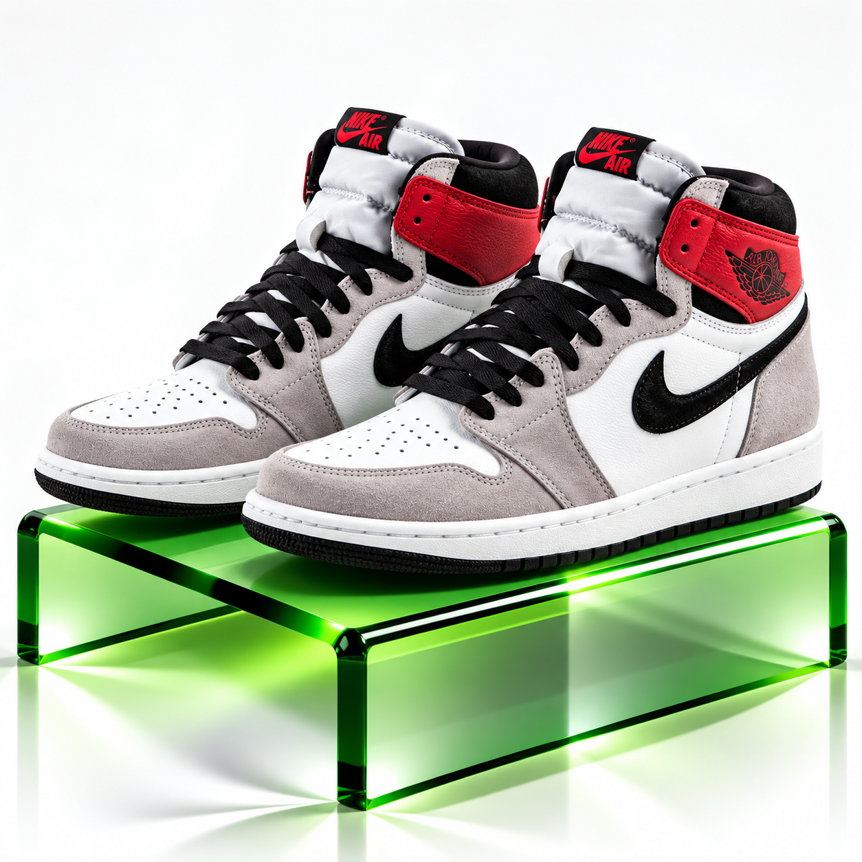 Air Jordan 1 Retro High OG “Smoke Grey” Sneakers