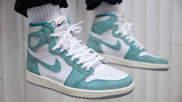 Air Jordan 1 Retro High OG “Turbo Green” Sneakers - Image 4